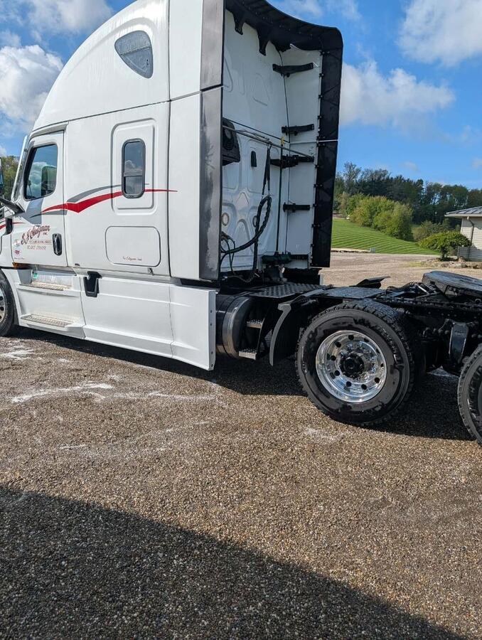Clean truck from the side — professional fleet result